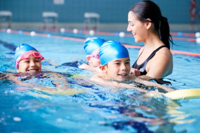 Why Expert Swim Coaches Recommend Small-Group Lessons for Kids
